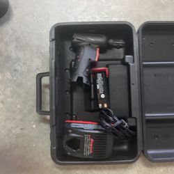 Snap-On Screwdriver 7.2v With Battery Charger And Case