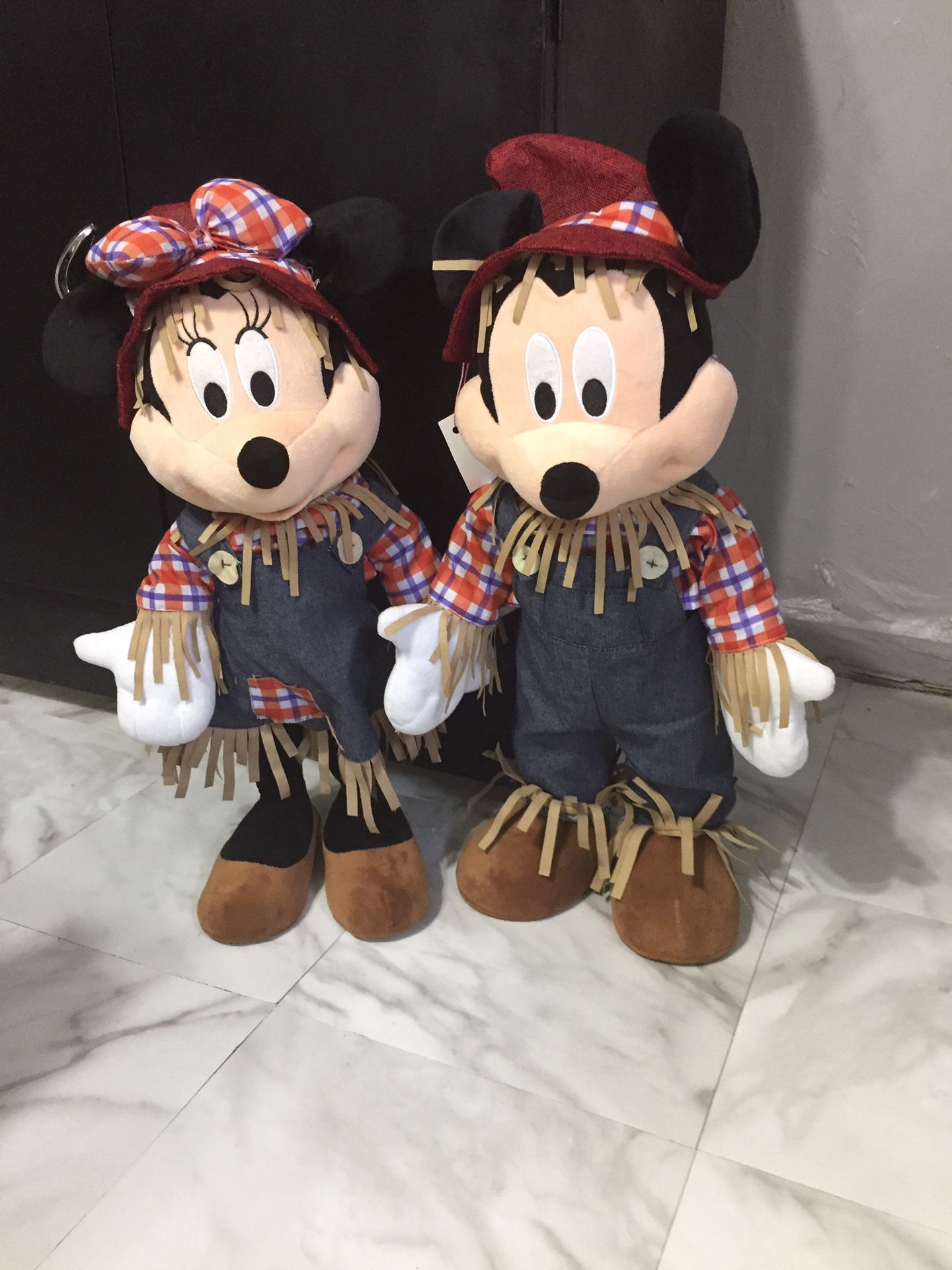 Scarecrow Mickey and Minnie stand on their own 2ft y’all