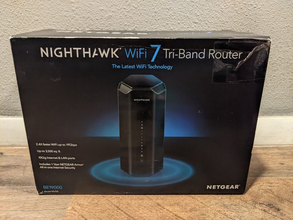 Netgear Nighthawk RS700S-100NAS BE19000 Tri-Band WiFi 7 Router, 19Gbps, 6Ghz, 10Gbps WAN/LAN Ports, VPN