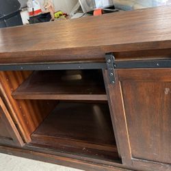Entertainment Center/TV Stand 