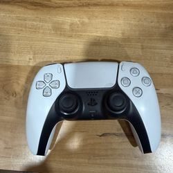 PS5 DualSense Controller (White) – No Stick Drift
