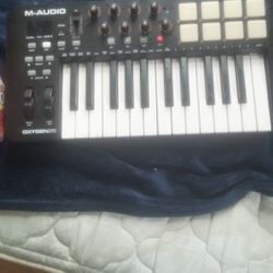 M Audio( Oxgen25)