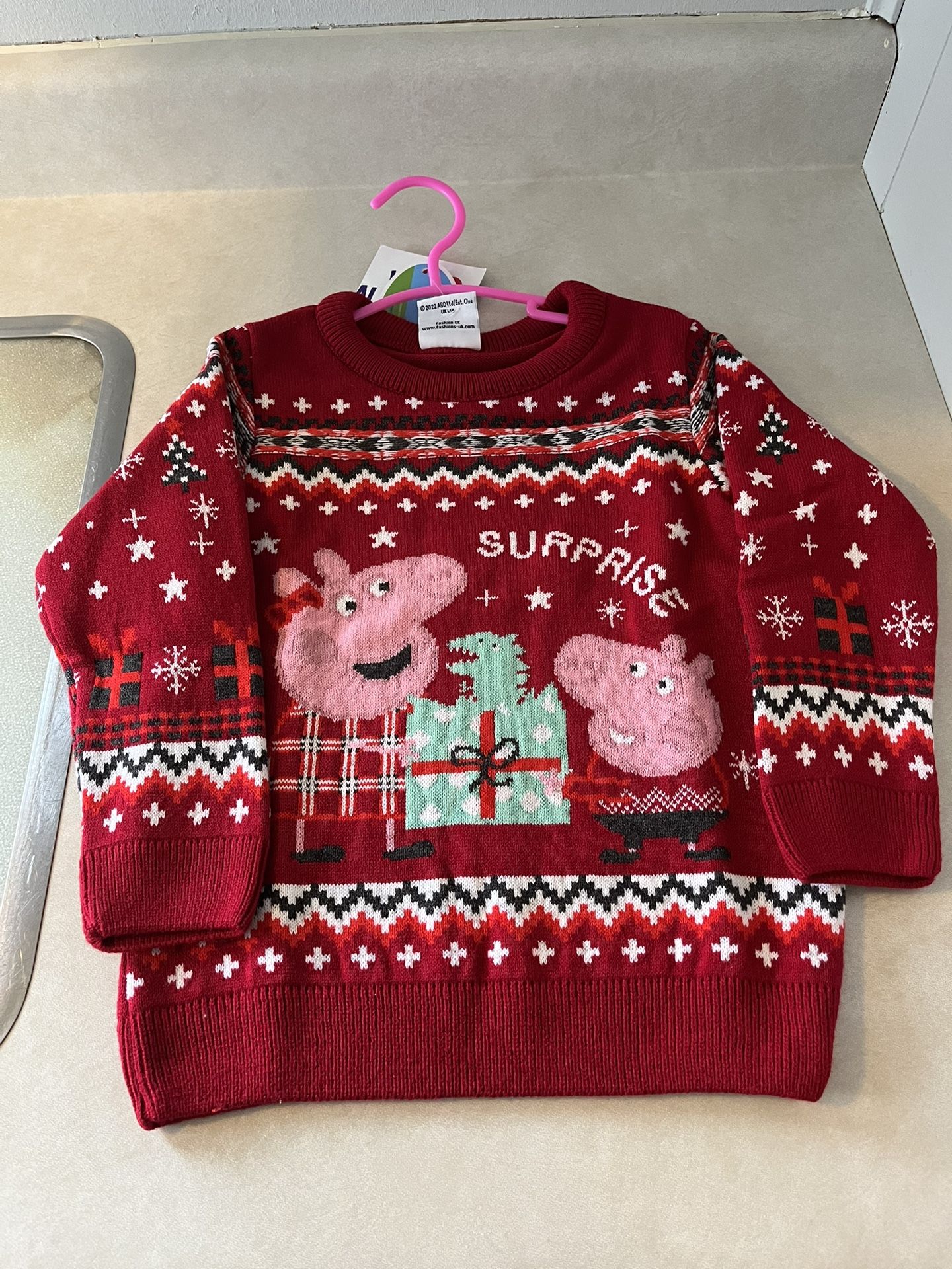 BRAND NEW WITH TAGS! PEPPA PIG CHRISTMAS SWEATER. SIZE 3T (2-3 YEARS)