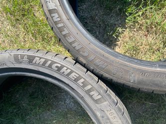 265/35/21 Michelin tires Matching pair