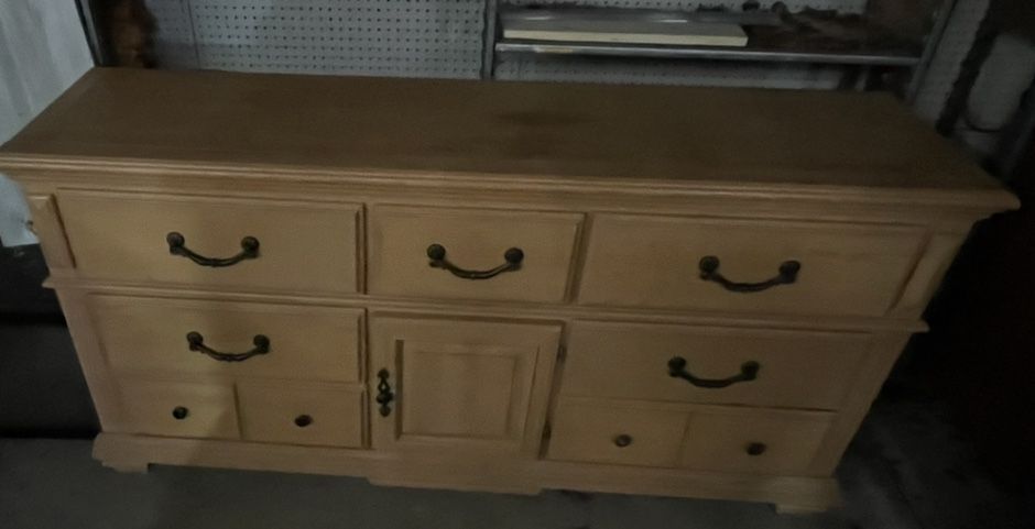 Big Wood Dresser With Mirror