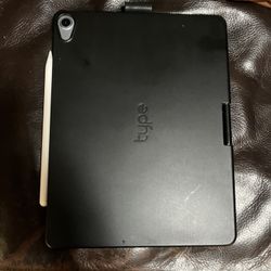 iPad Air 4 With Accessories