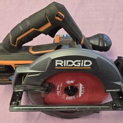 Ridgid R8653 Circular Saw With Battery 
