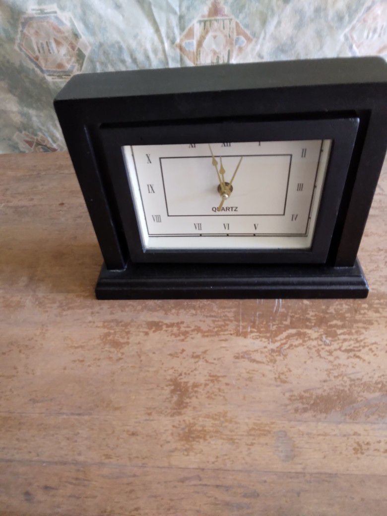 Black Quartz Desk Clock With Picture Frame