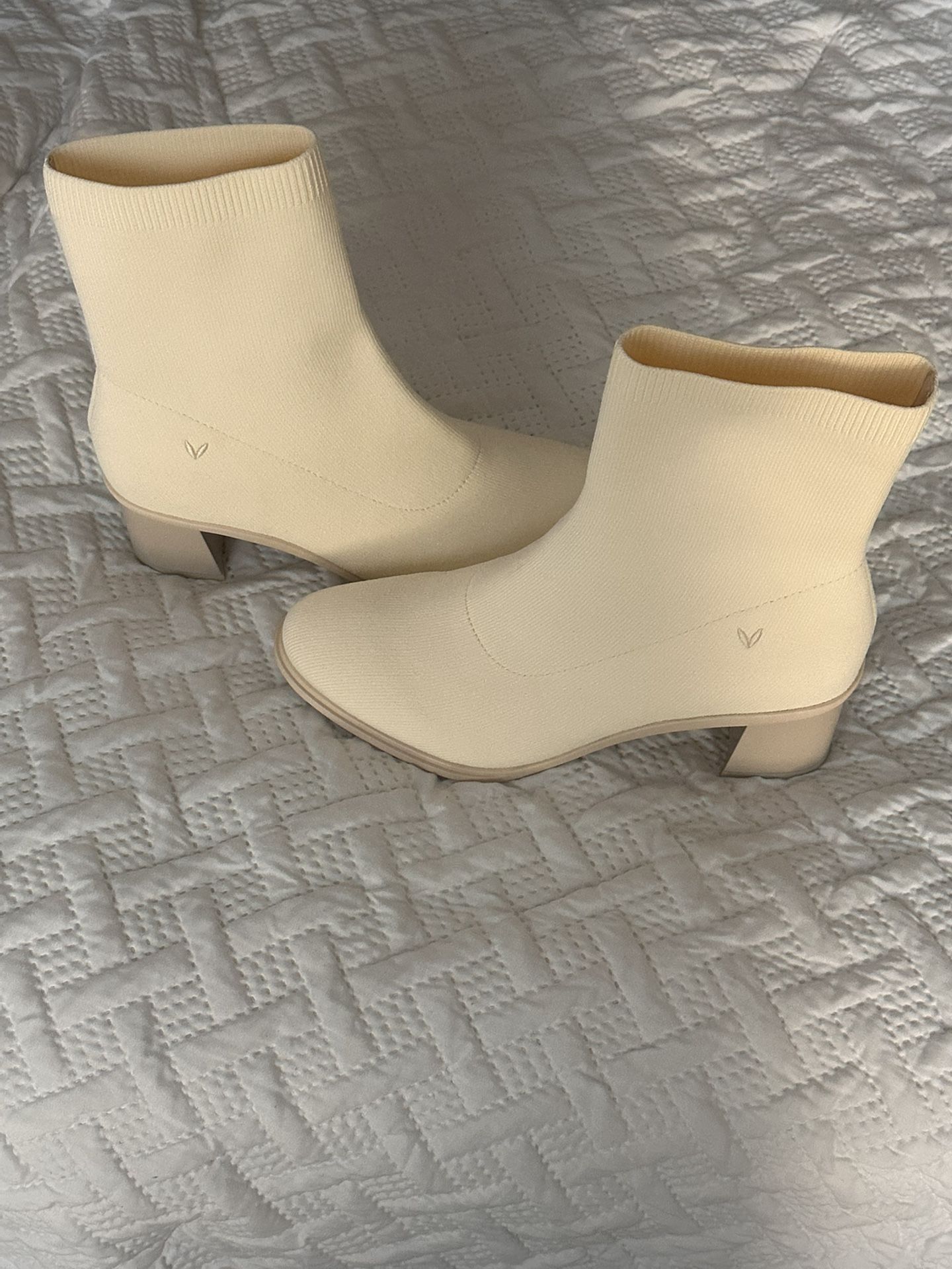 Almond-Toe Running Heel Boots