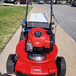 NEW TORO  SELF-PROPELLED SMARTSTOW PERSONAL PACE 22"  LAWN MOWER (Retails for $534)