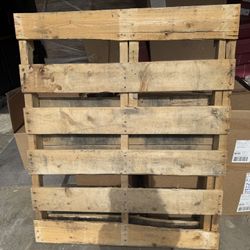 4 Free Pallets 