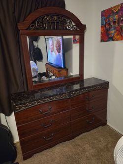 6 drawer dresser w Mirror