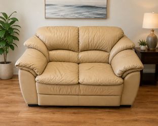 🛋️ Premium Leather Loveseat – Very Comfortable – Great Condition🔥