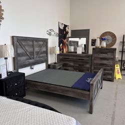 Brand New Wynnlow Queen Size Bedroom Set 