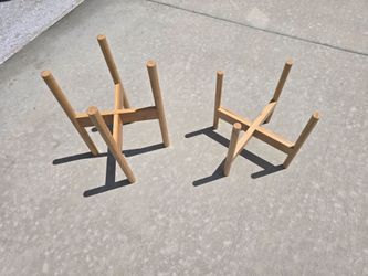 Set if two wooden potted plant stands