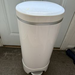 Diaper Pail - Munchkin, White 
