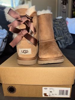 Ugg Bailey bow boots size 11
