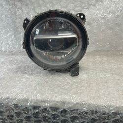 2018-2019-2020-2021-2022-2023 Jeep Wrangler Gladiator Right Passenger  Side LED Headlight OEM 