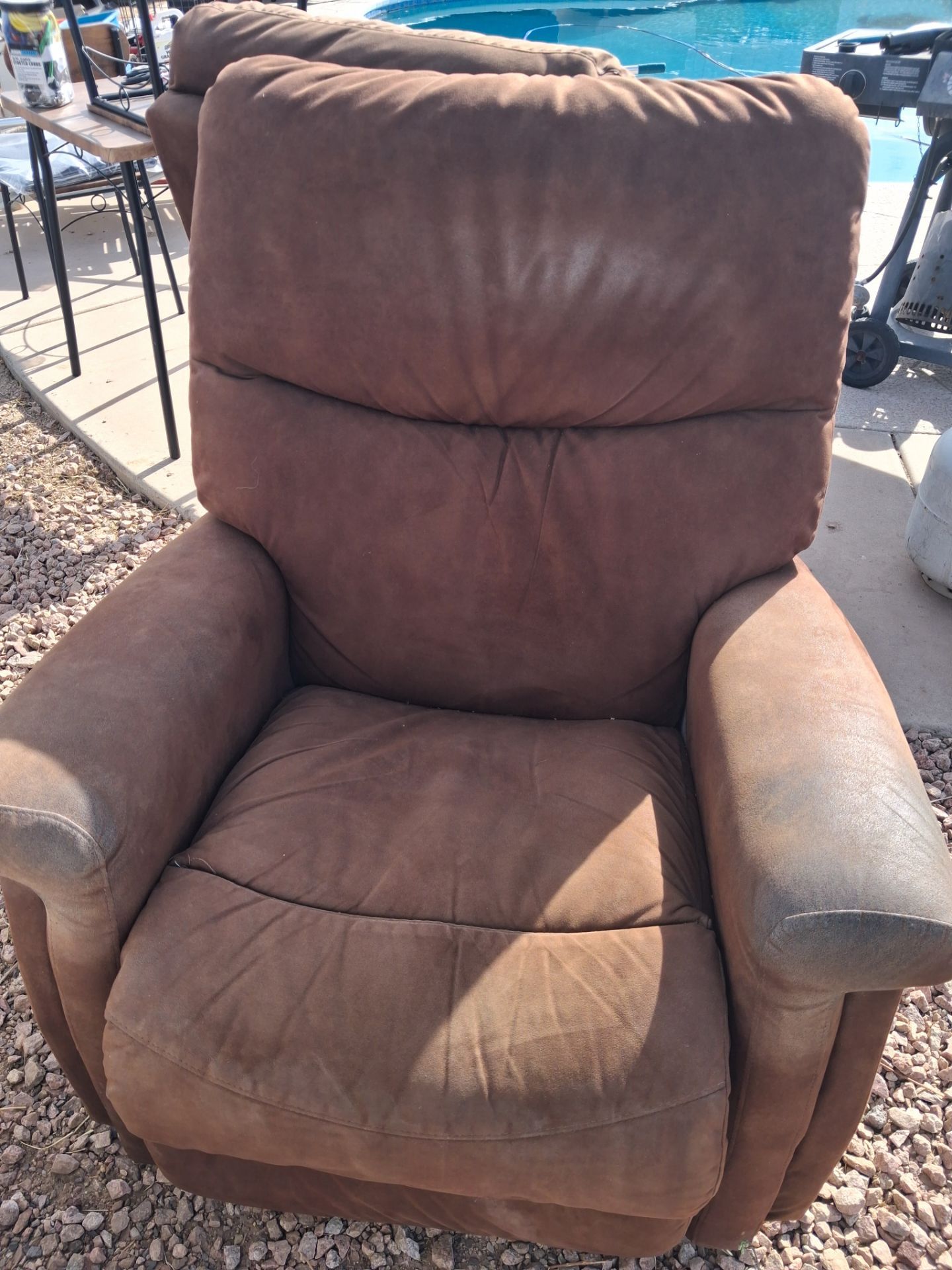 Set of 2 Brown Recliners