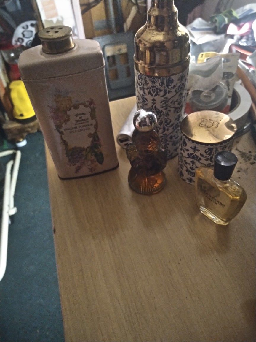 Vintage Perfume And Bottles 