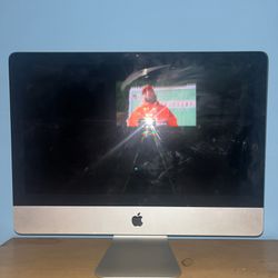 Apple Desktop computer 