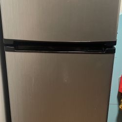 Magic Chef 4.5 Cubic Ft. Mini Fridge