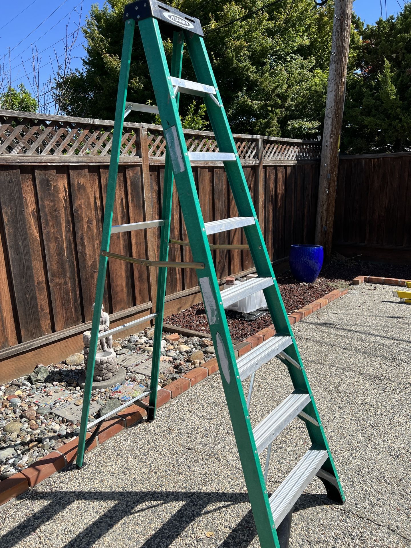 Werner fiberglass 8 foot ladder