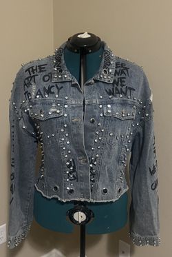 Denim Graffiti rhinestone blue, jean jacket in excellent condition Size Large