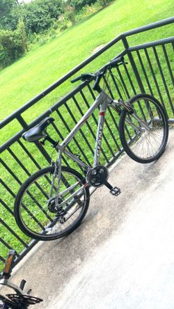 GIANT bicycle, size 26. Good condition.