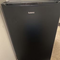 Galanz Mini Fridge 