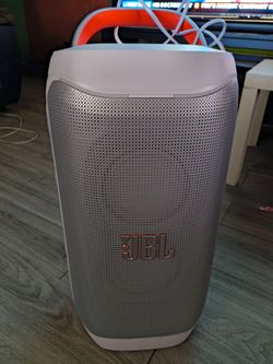 Speaker party box 130 white