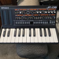 Roland Boutique Jp-o8 With Keyboard 