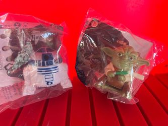 Star Wars R2-D2 and Yoda Fast Food Toy Set