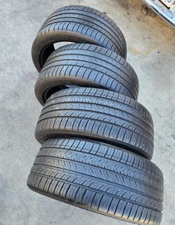 235 45 18 Michelin con 80% de vida las 4 They all have 80% of their life remaining.