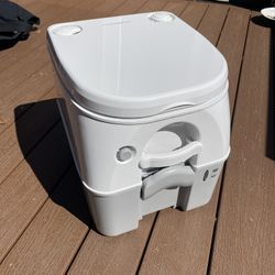 Dometic 976 Portable Toilet