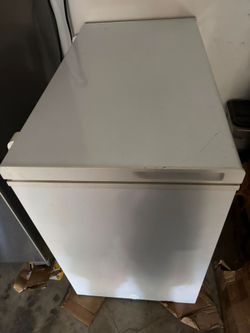 GE 7.0 Cu. Ft. Chest Freezer - Works -

$50