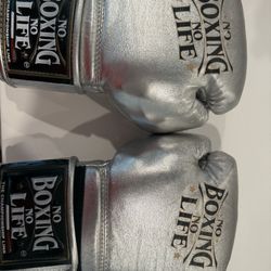 12 Oz Boxing glove (No boxing no life)