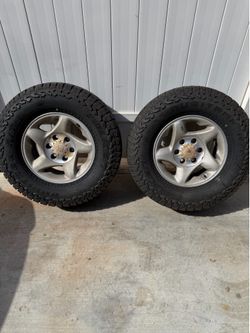 Set of 2 Toyota tires