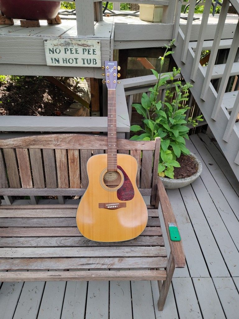 Yamaha Acoustic Guitar