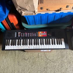 Yamaha PSR-F51 61-Key Portable Keyboard