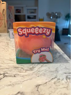 Sunny Days Entertainment Squeeezy Peach Toy