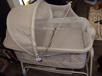 Co-Sleeper Bassinet with Changing Tray and Shade