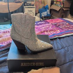 Brand New Size 9 Boots 