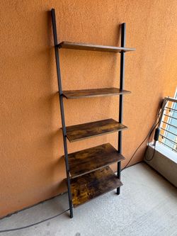 Ladder bookshelf