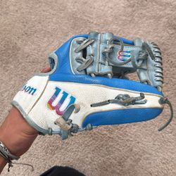 2023 Autism Speaks A2000 B2 11.5" Wilson Baseball Glove