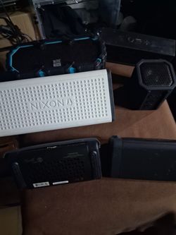 Speakers Bluetooth wireless ,Altec lifejacket 2 ,waterproof ,Nixon blaster, ,Oontz (2) ,Jawbone, Ecogear