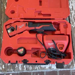 Milwaukee Cordless Copper Tubing Cutter