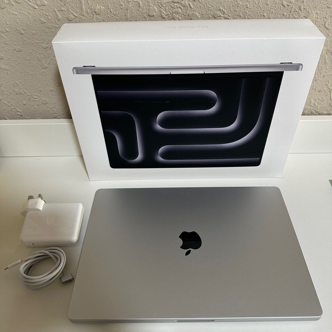 NEW! Macbook Pro 14β with Apple M3 Pro Chip