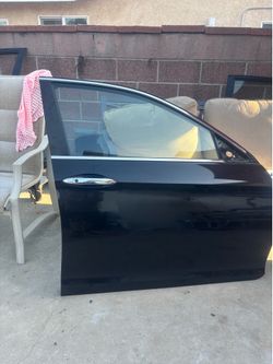 FRONT RIGHT PASSENGER SIDE 2013-2017 HONDA ACCORD ( BLACK COLOR).