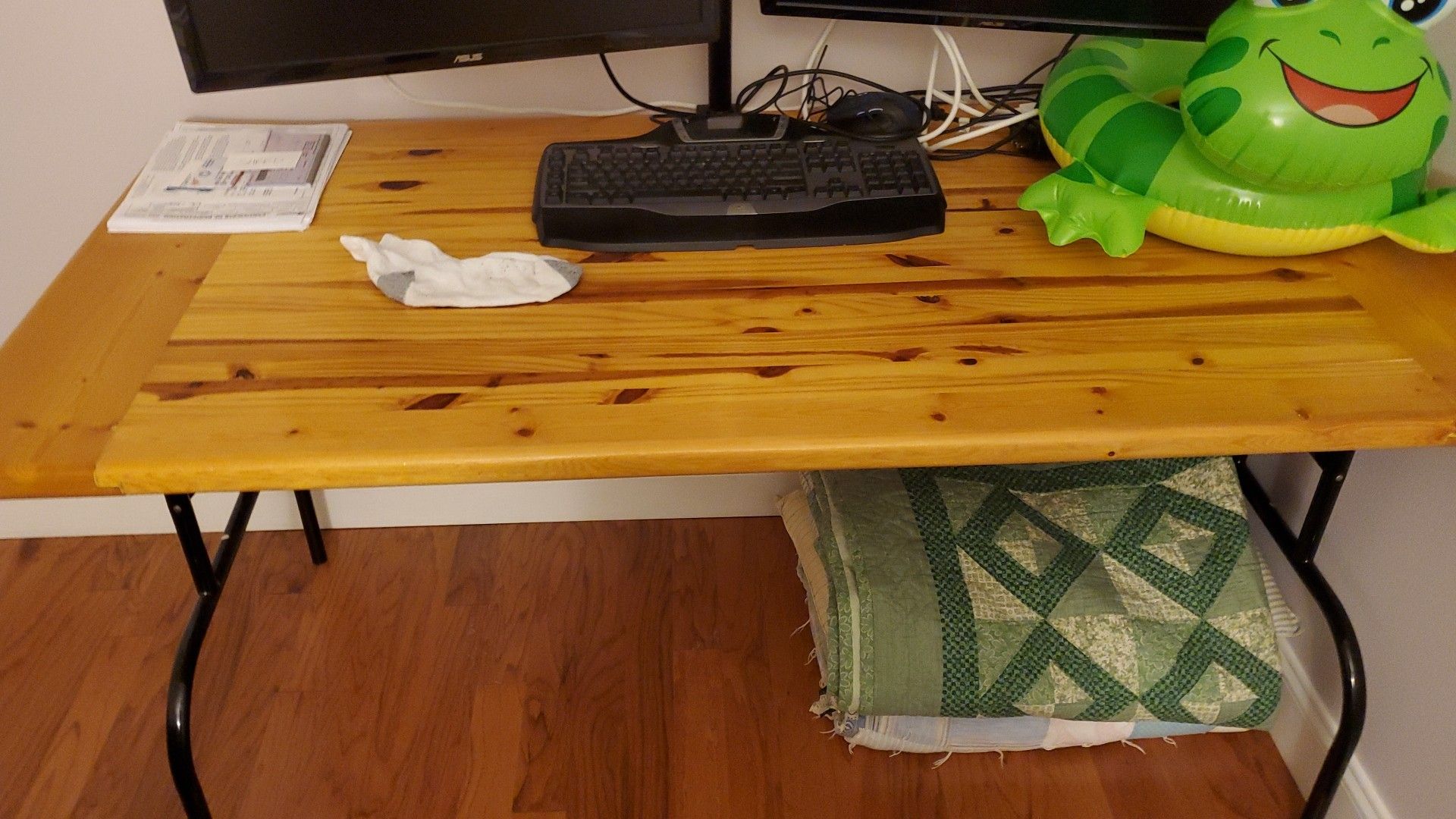 Pine table top with folding legs